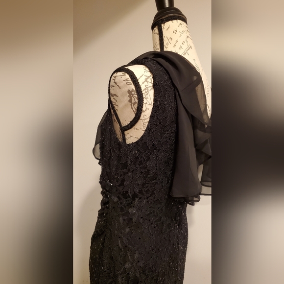 CONNECTED APP. Maxi Black Sleeveless, V Neck, Small Cape,Sparkle Details, Size 6 - Picture 5 of 9